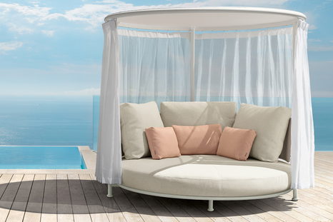 Coral Daybed