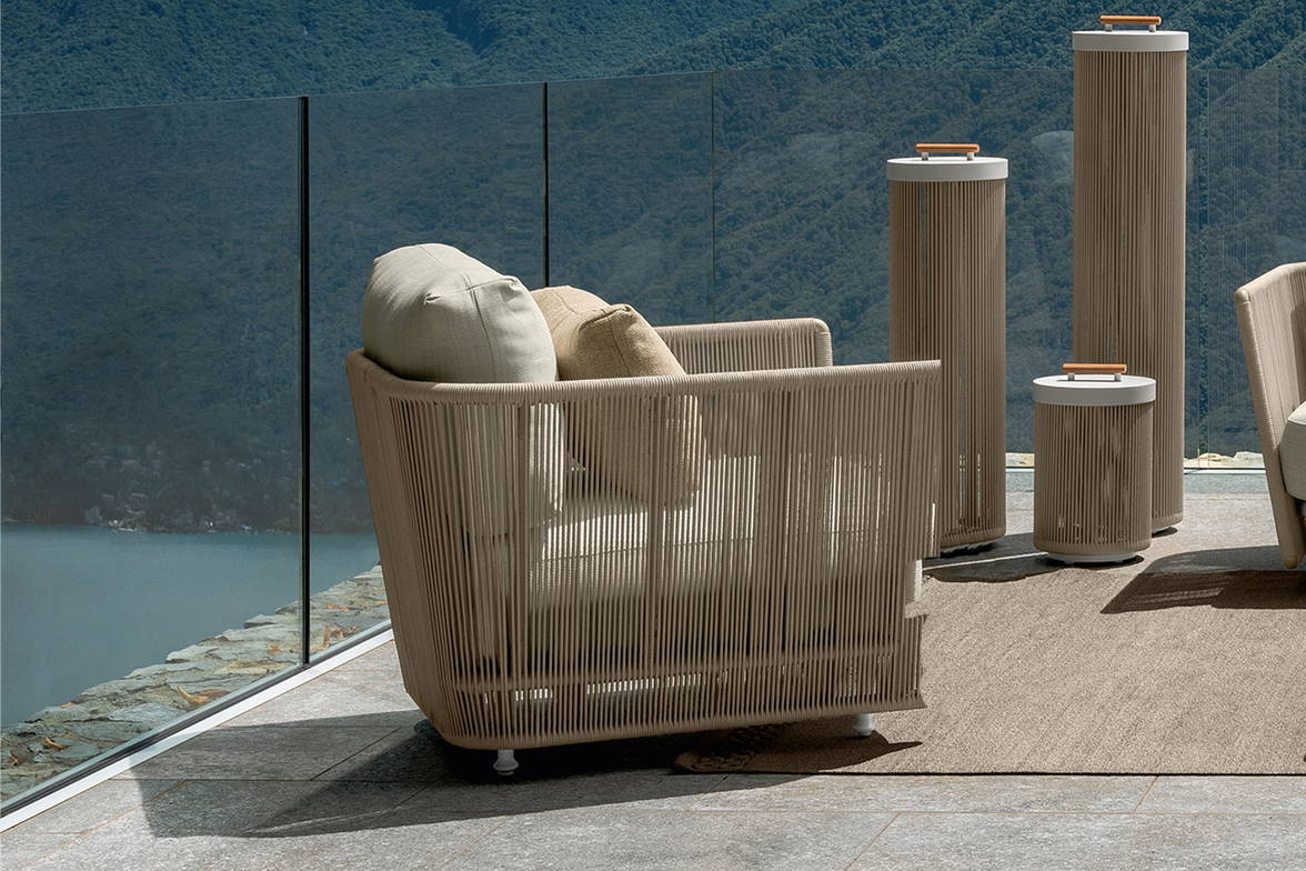 Side view of the Coral large lounge armchair by Talenti Side view of the Coral large lounge armchair by Talenti