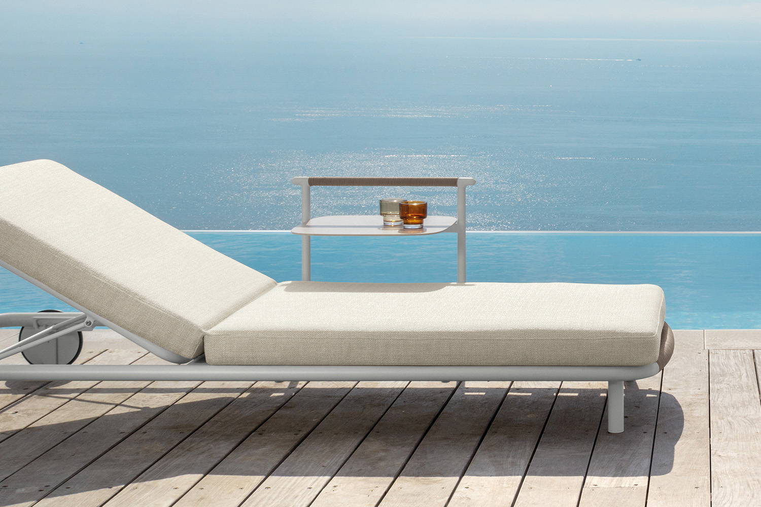 Coral side table by Talenti