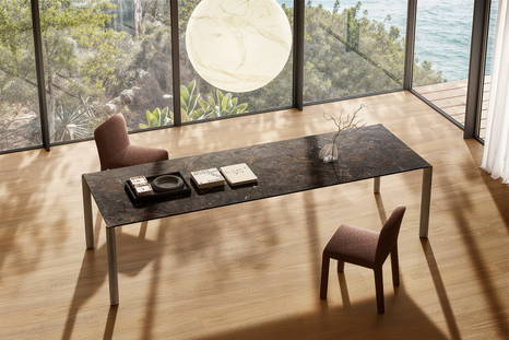 The Correr Slim dining table with a top in Umbra MDi.