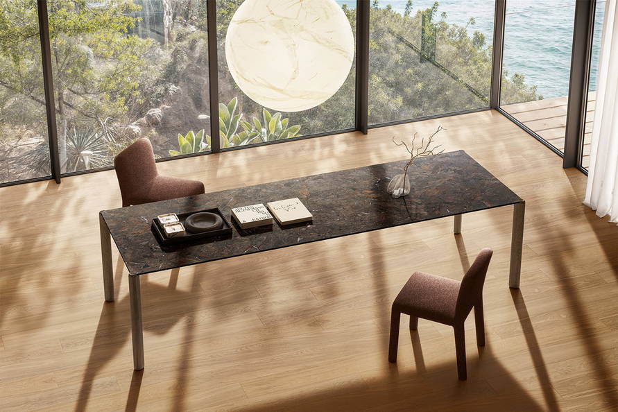 Correr Slim Dining Table