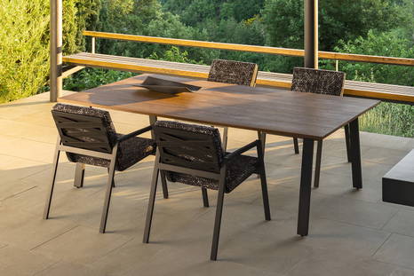 Cottage dining table by Talenti