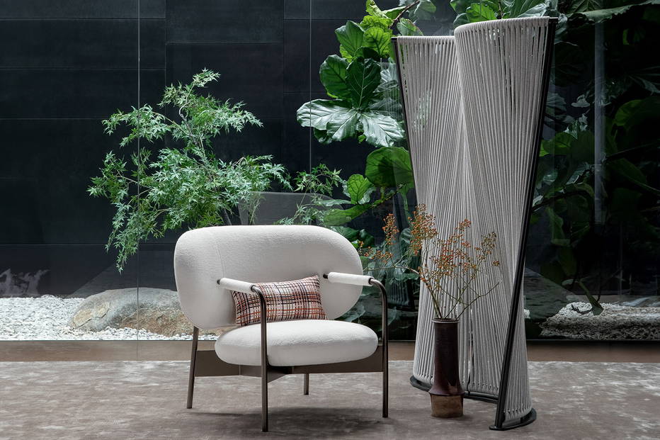 The Cross Lounge Chair with the Wave divider.