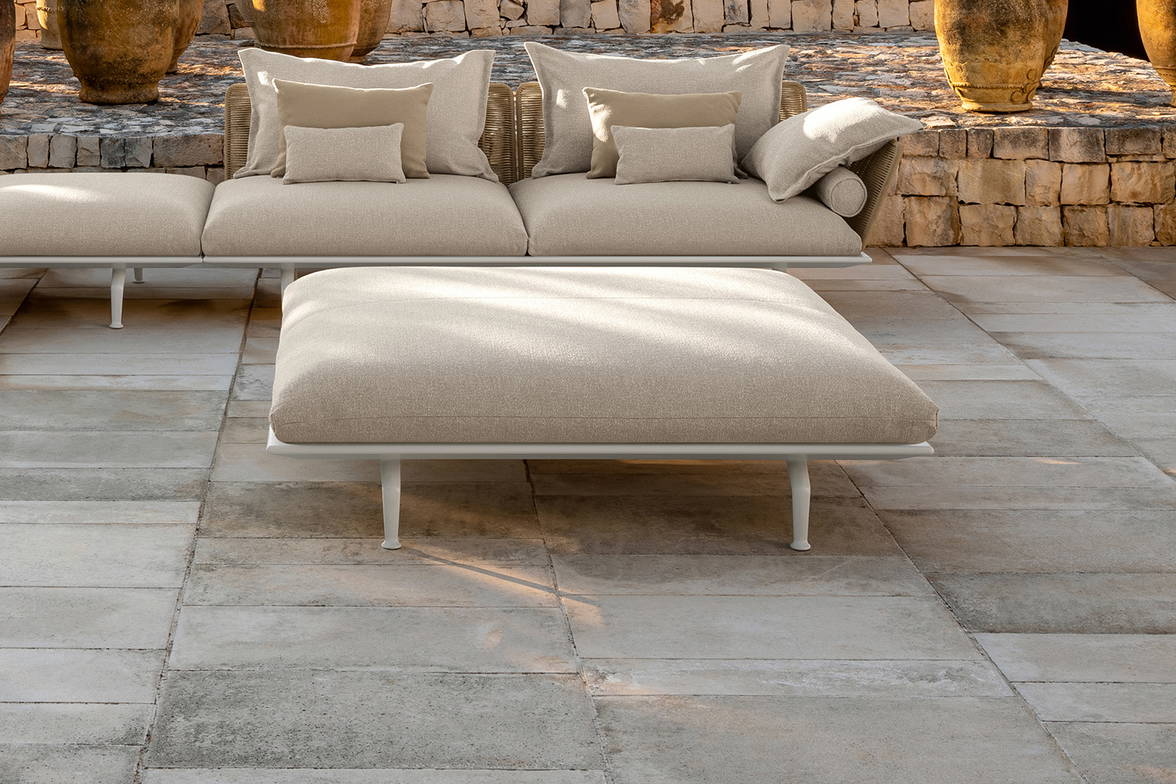 Cruise Alu pouf designed by Talenti Cruise Alu pouf designed by Talenti