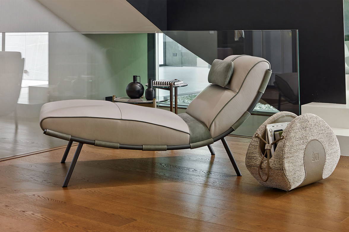 The Cruise Chaise Lounge by Giuseppe Vigano for Gamma Arredamenti. The Cruise Chaise Lounge by Giuseppe Vigano for Gamma Arredamenti.