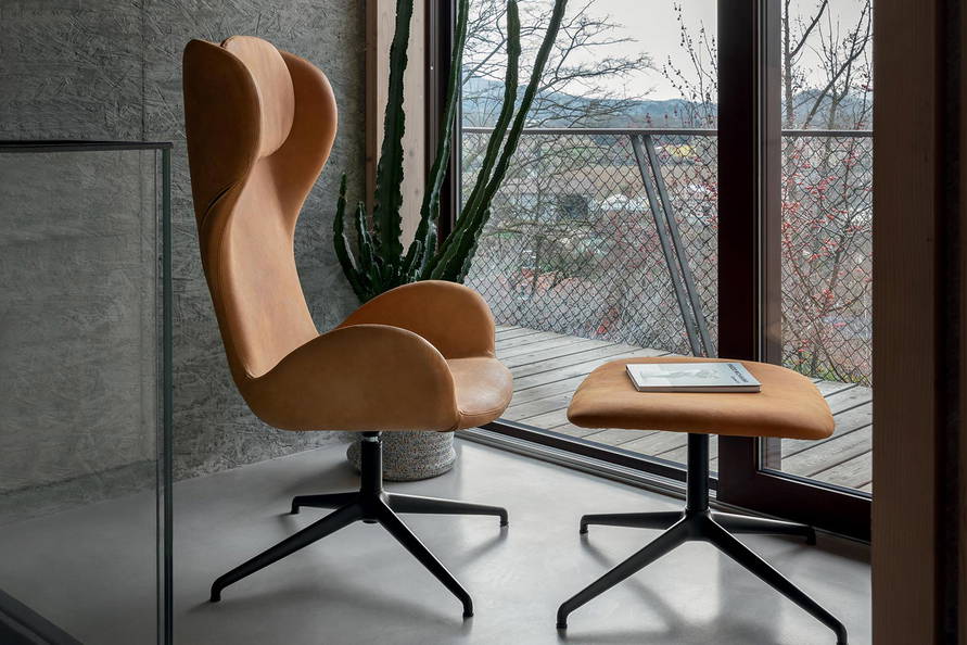 Dalia Armchair