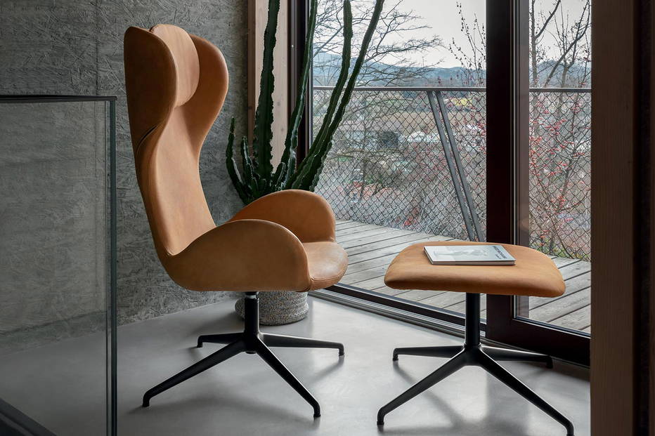 Dalia Armchair
