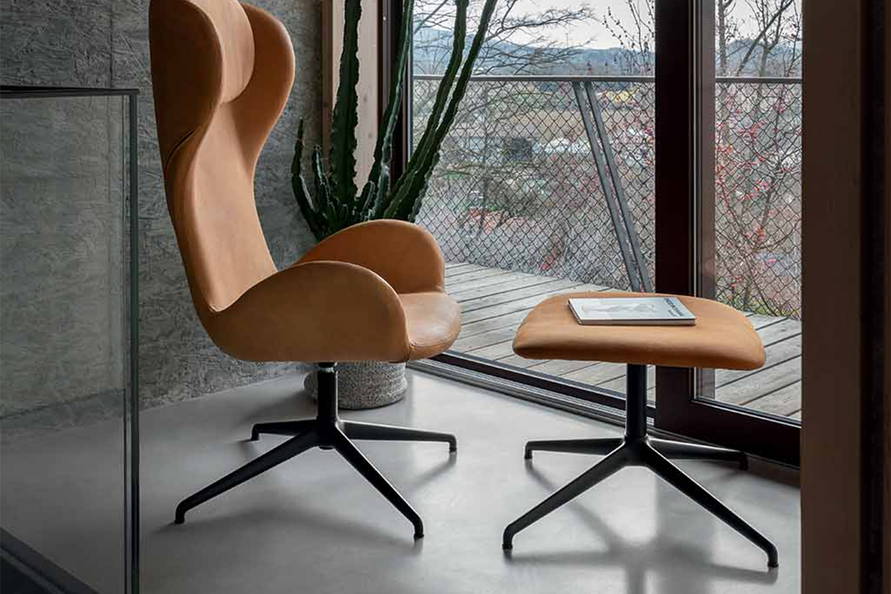 Dalia Footstool