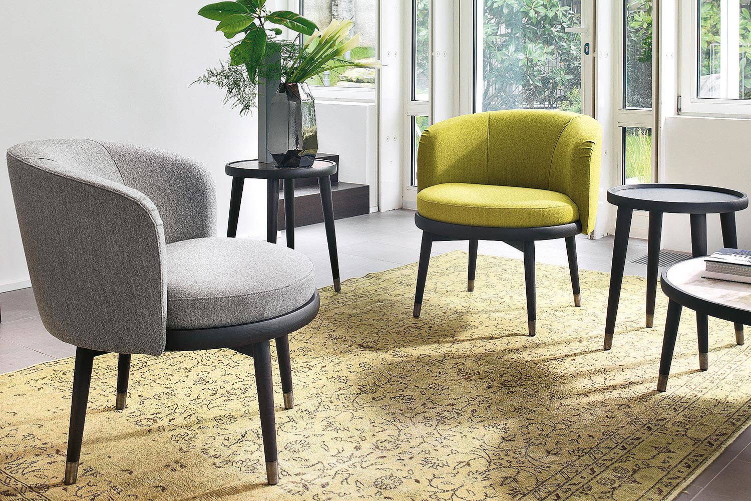 Daphne armchairs with Pileo Alta floor lamp and Bigne table by Porada