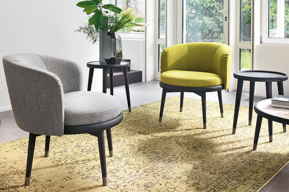 Daphne armchairs with Pileo Alta floor lamp and Bigne table by Porada