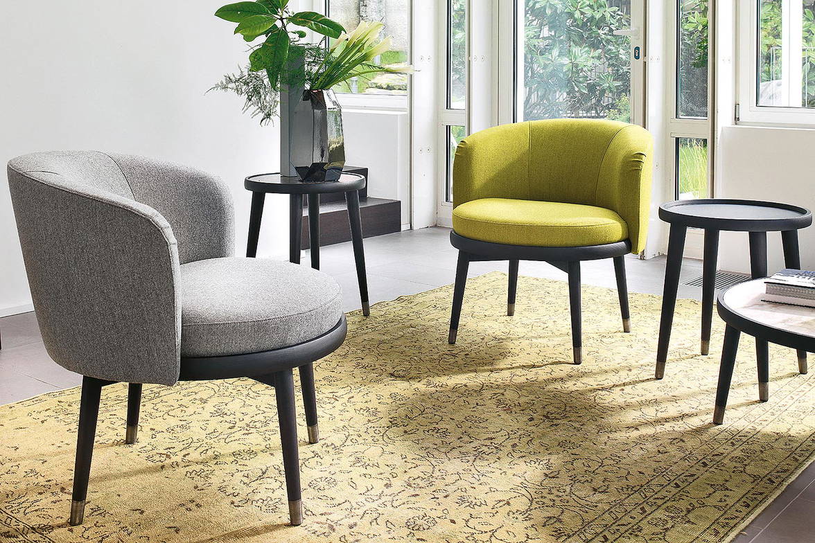 Daphne armchairs with Pileo Alta floor lamp and Bigne table by Porada Daphne armchairs with Pileo Alta floor lamp and Bigne table by Porada