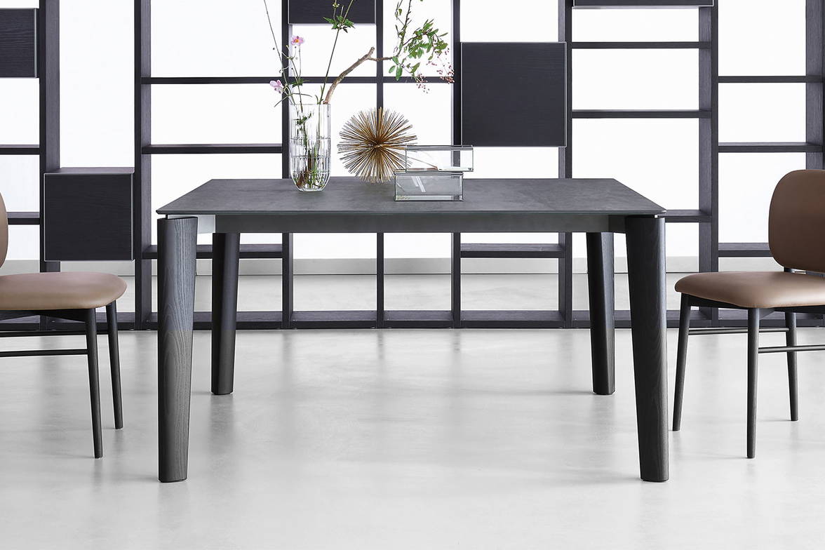 Desco dining table by San Giacomo Desco dining table by San Giacomo