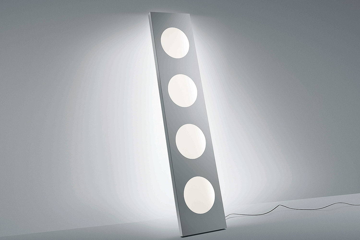 Dolmen floor lamp in aluminium color