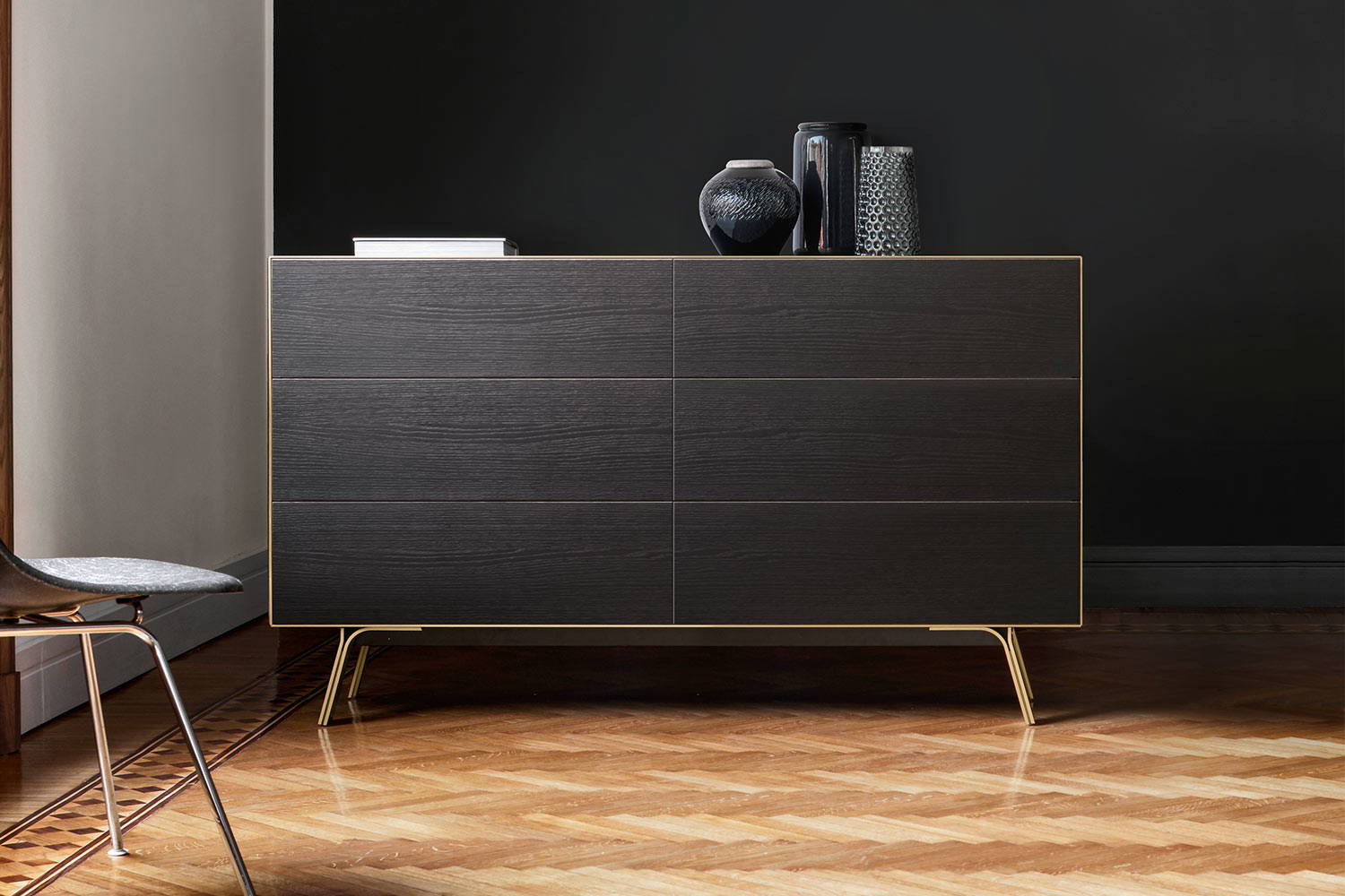 Domino Dresser