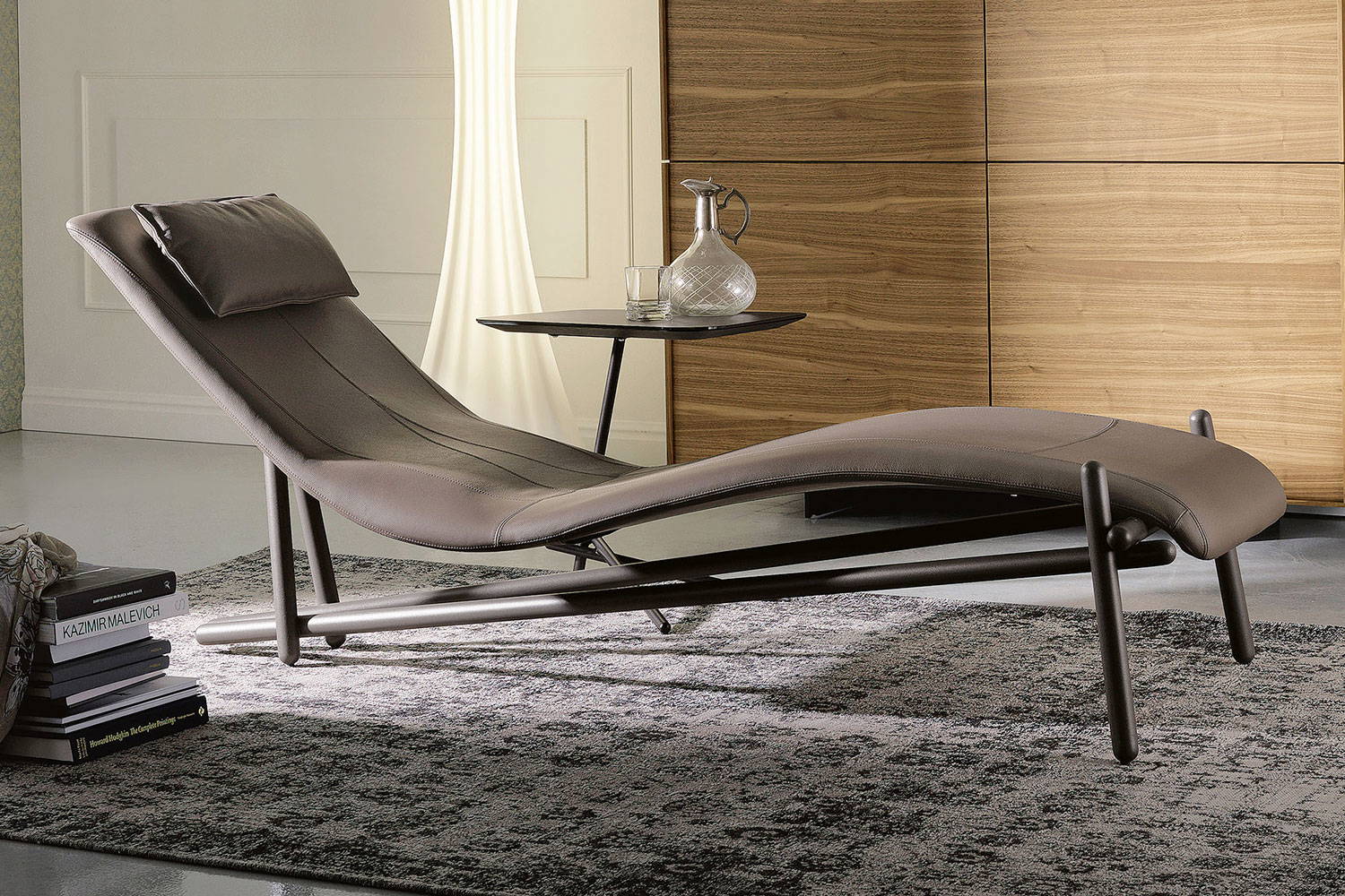 Donovan chaise lounge with Graphite frame