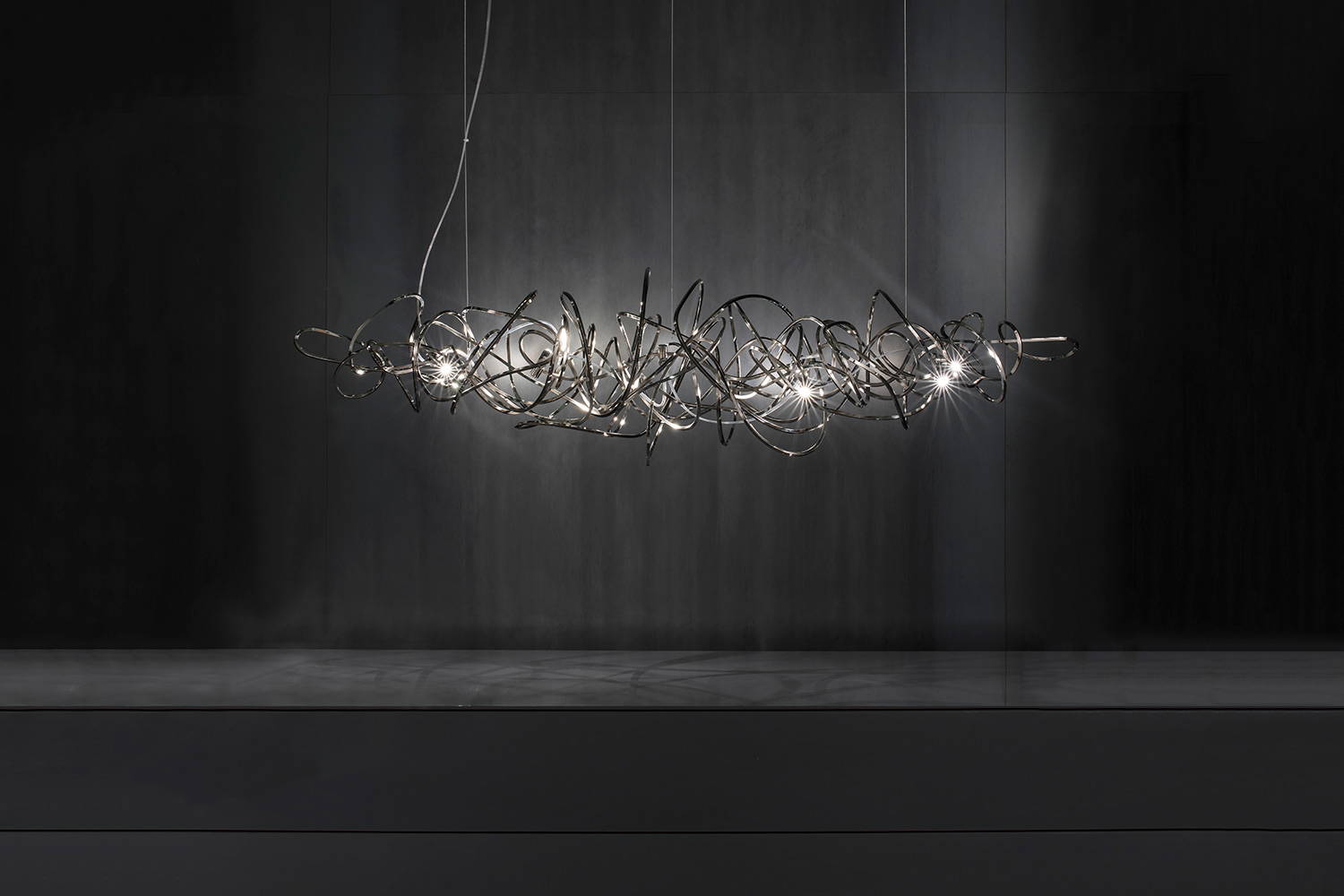 Doodle linear suspension light by Terzani