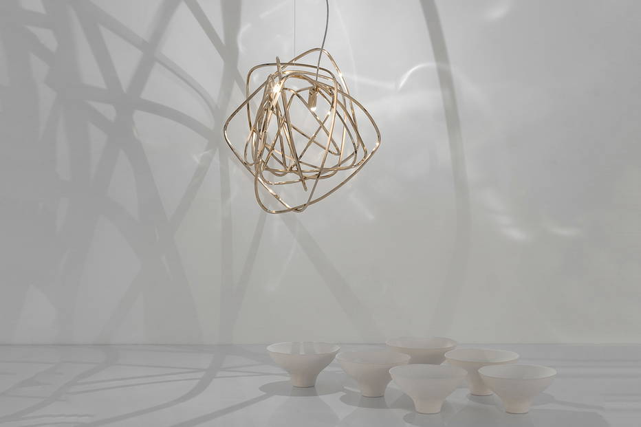 Doodle pendant light in gold color