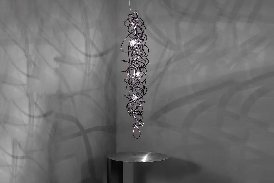 Doodle vertical suspension light by Terzani
