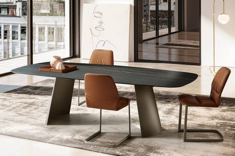 Dorian dining table by Moom for eforma
