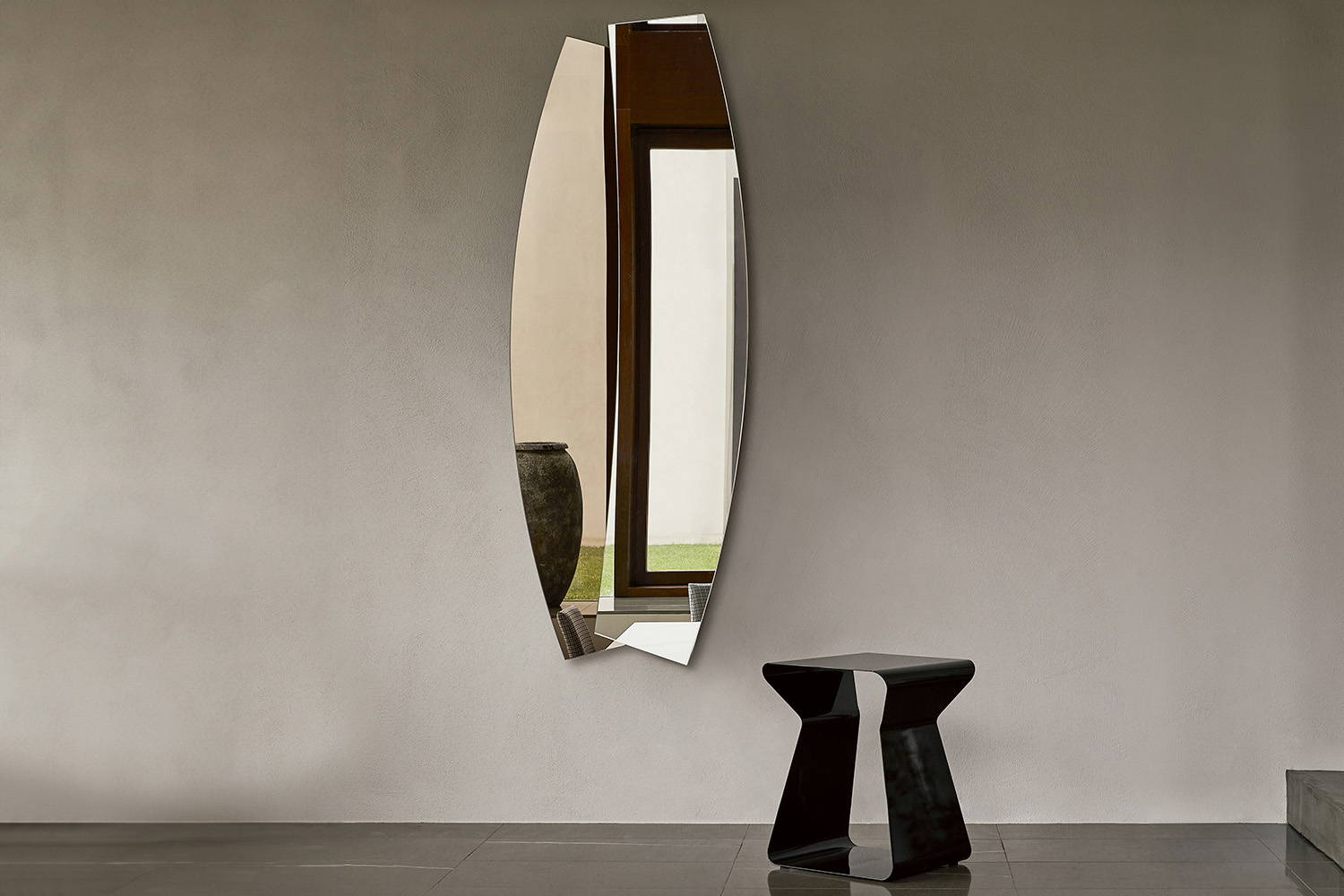 Double mirror designed by Giorgio Manzali for Bontempi Casa