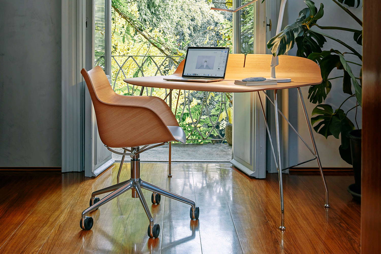 Earl of Wood Office Desk is made of FSC certified wood