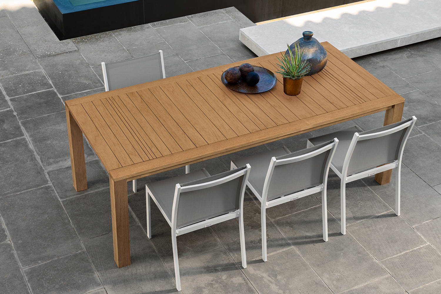 Ebi dining table by Talenti