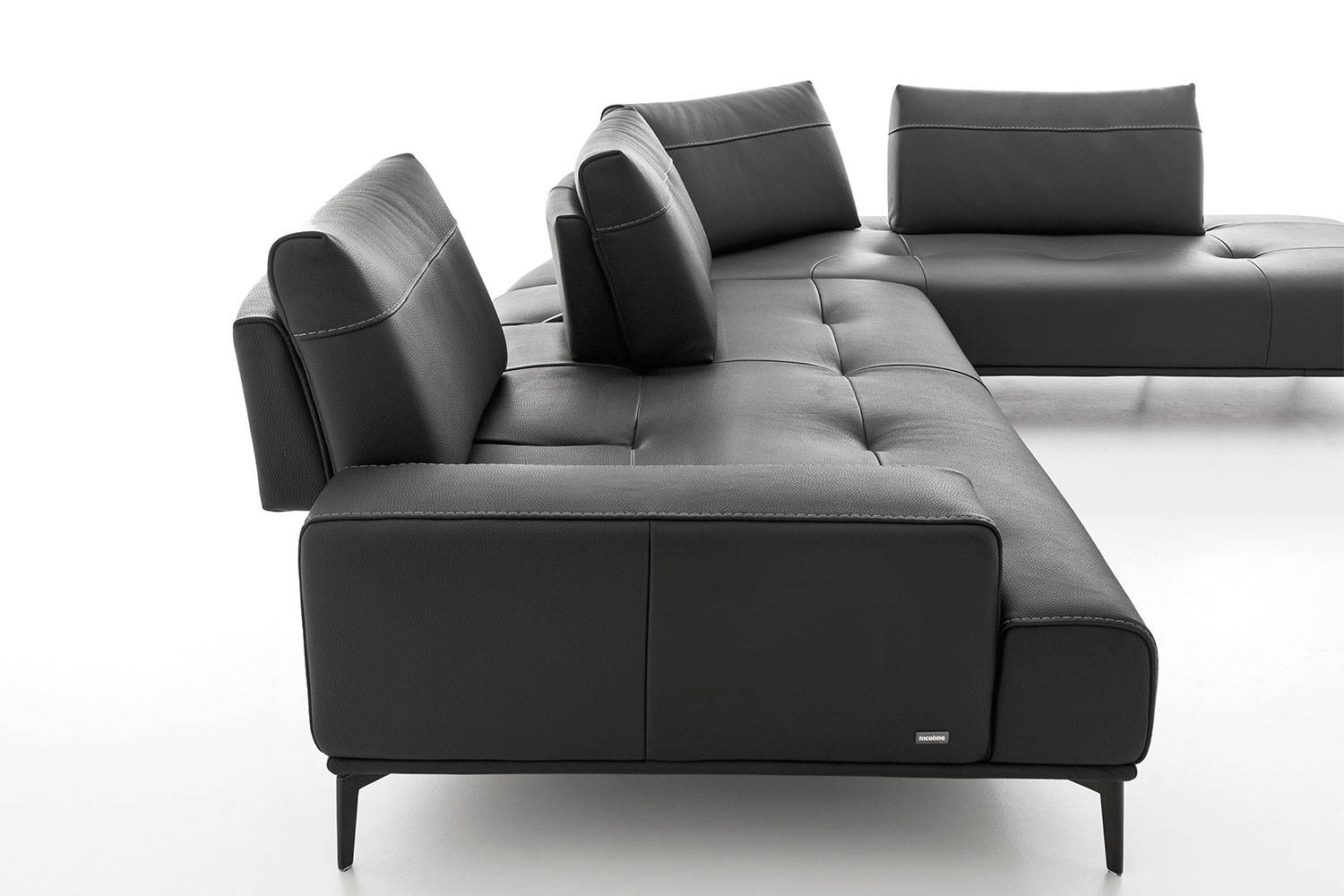 Egeo Corner Sectional Sofa by Nicoline Italia | room service 360°