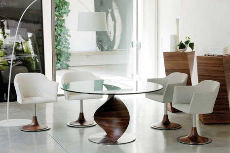 Elika round dining table by Porada