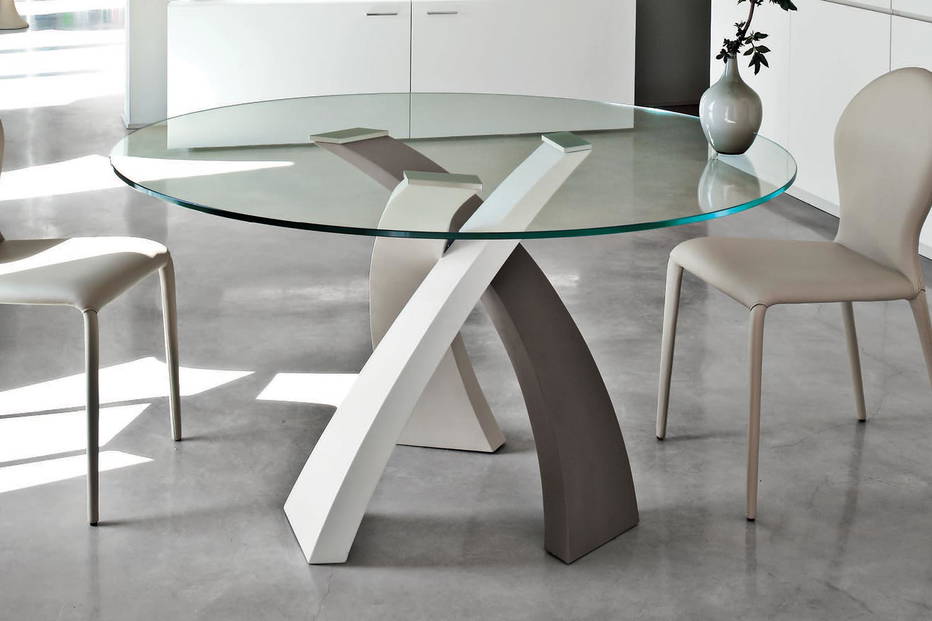 Eliseo dining table with 3-colors base
