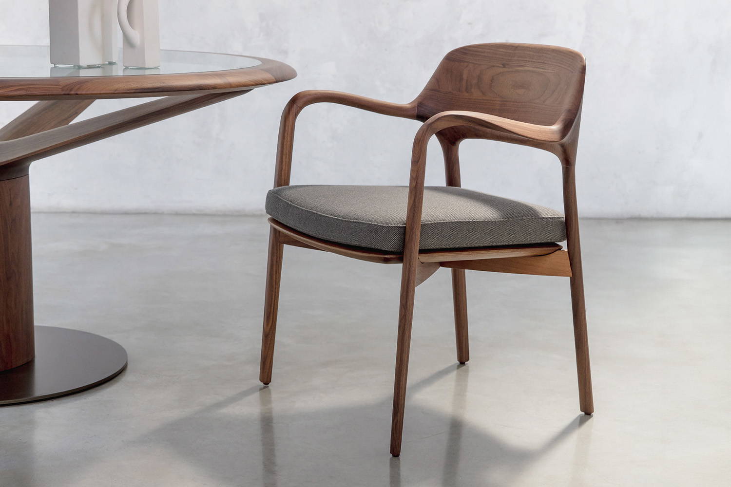 Ella dining chair by Porada close-up