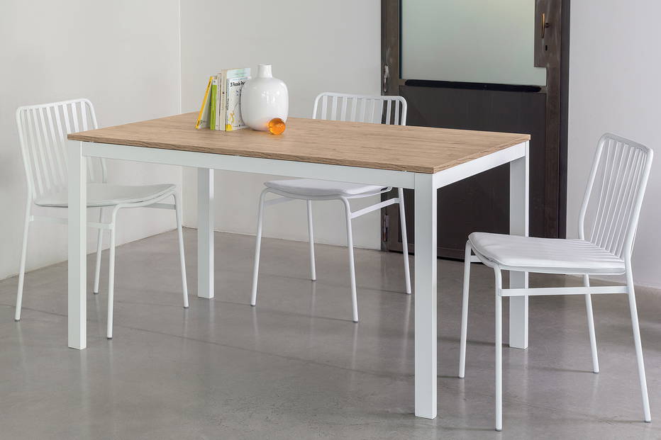 Eos extension dining table with Street dining chairs in white metal