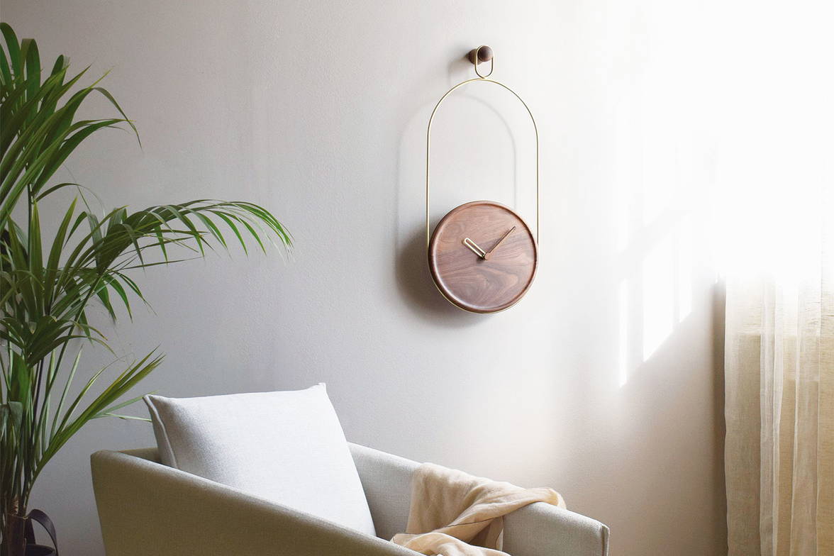 Eslabon clock by Nomon in a living area Eslabon clock by Nomon in a living area