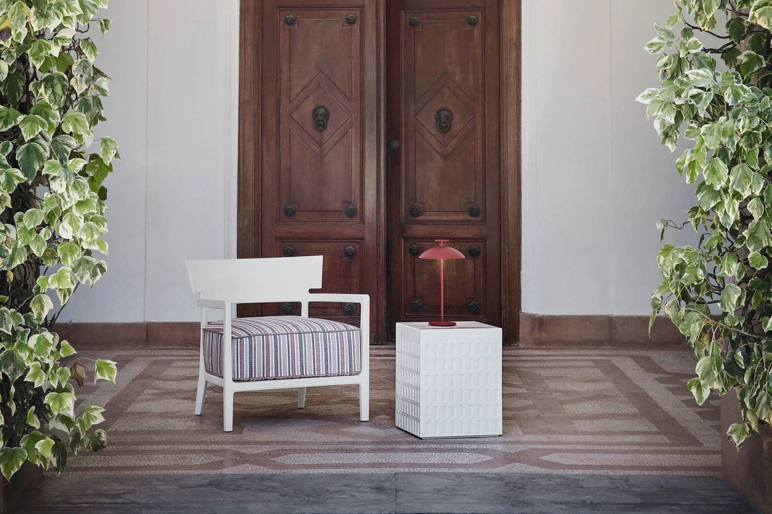 Eur End Table is suitable for outdoor use