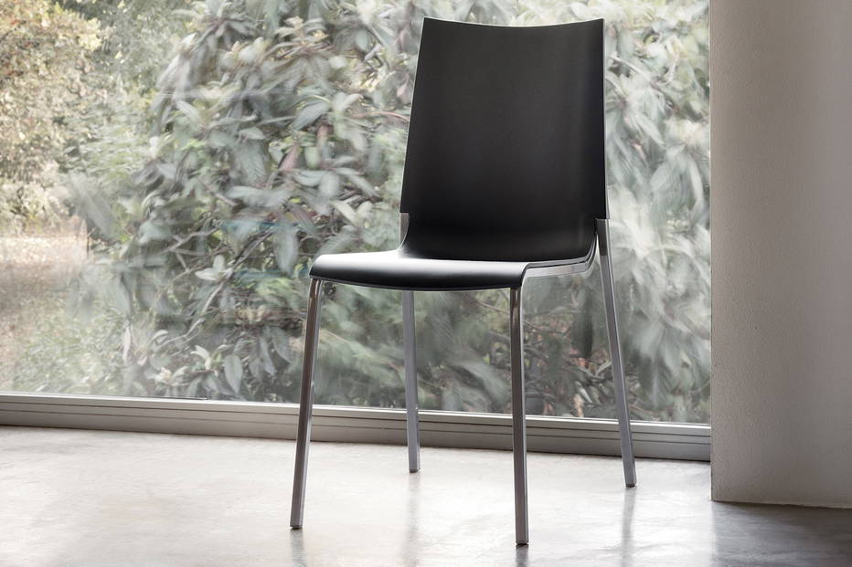 Eva dining chair by Bontempi Casa is easily customized