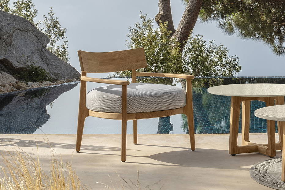 Ever lounge armchair designed by Christophe Pillet for Talenti