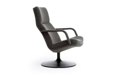 F154 - F156 lounge armchair by Artifort with swiveling disc base
