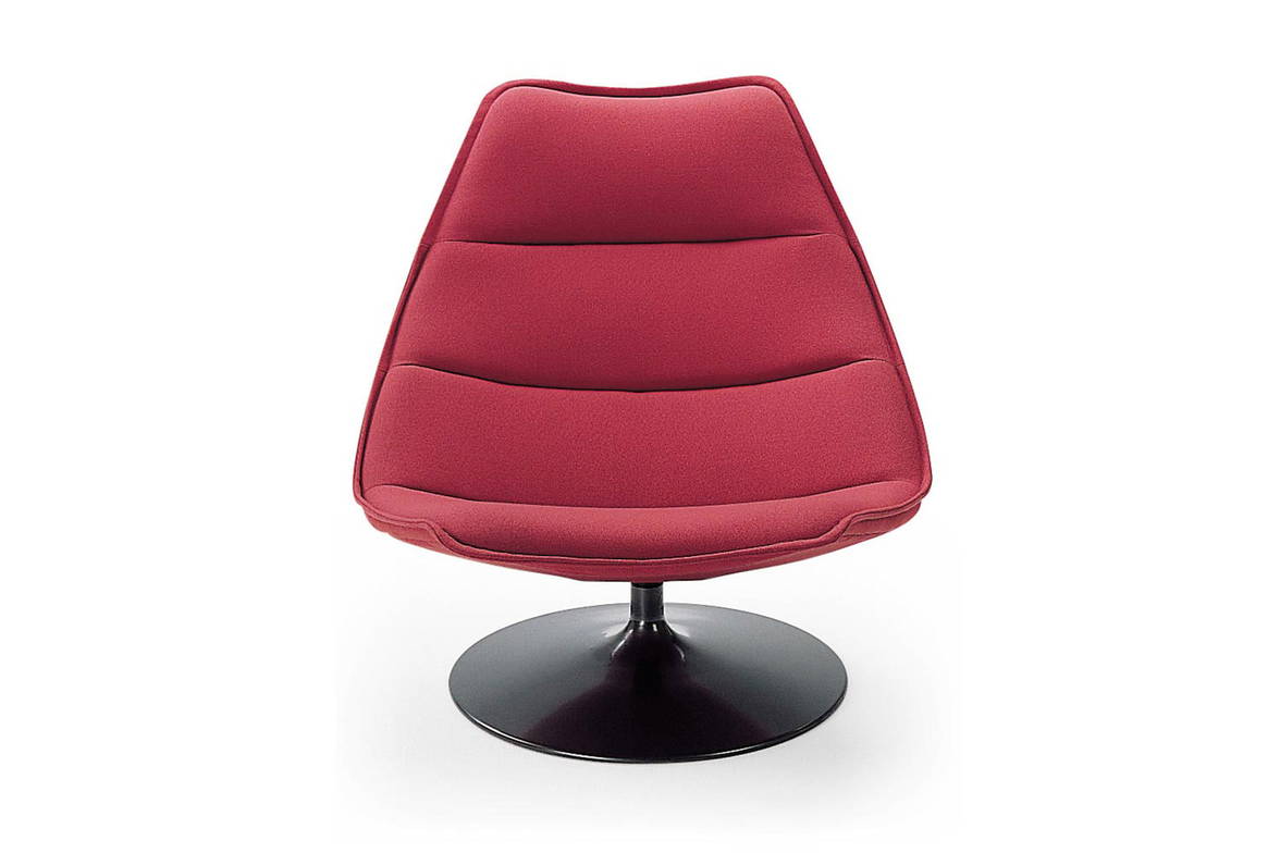F585 low back lounge chair with black powder-coated disc base F585 low back lounge chair with black powder-coated disc base