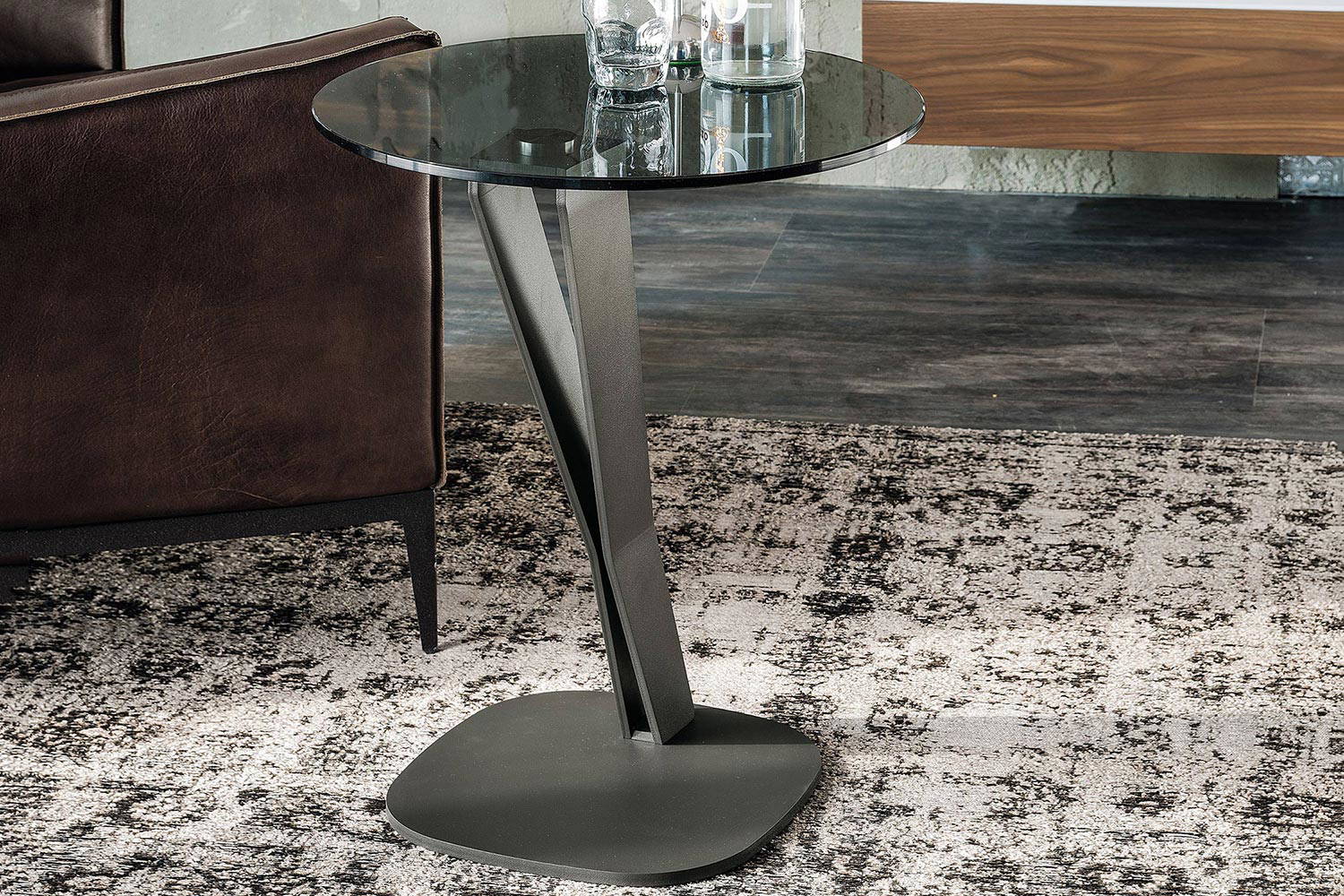 Falco side table by Cattelan Italia detailed view 