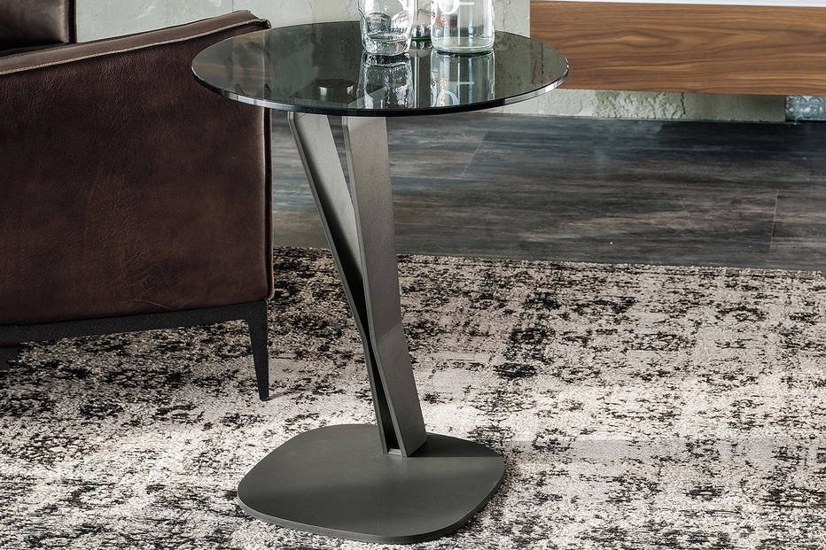 Falco side table by Cattelan Italia detailed view 