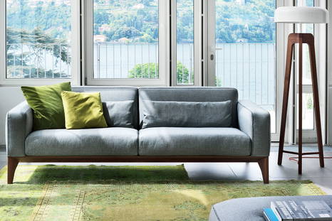 Fellow fabric sofa with Pileo floor lamp by Porada