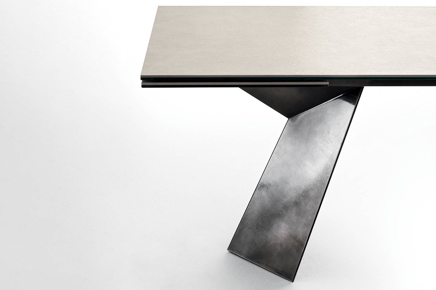 Fiandre Dining Table by Bontempi Casa | room service 360°