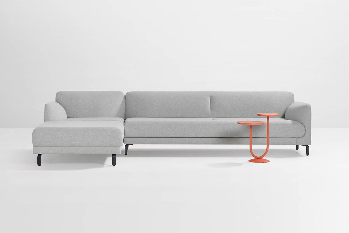 Figura sectional sofa with chaise by Artifort
Figura sectional sofa with chaise by Artifort