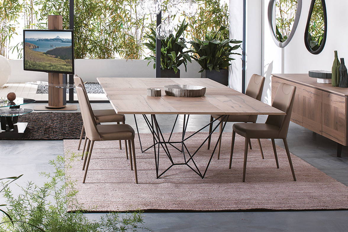 Fil8 extension dining table in dining area Fil8 extension dining table in dining area