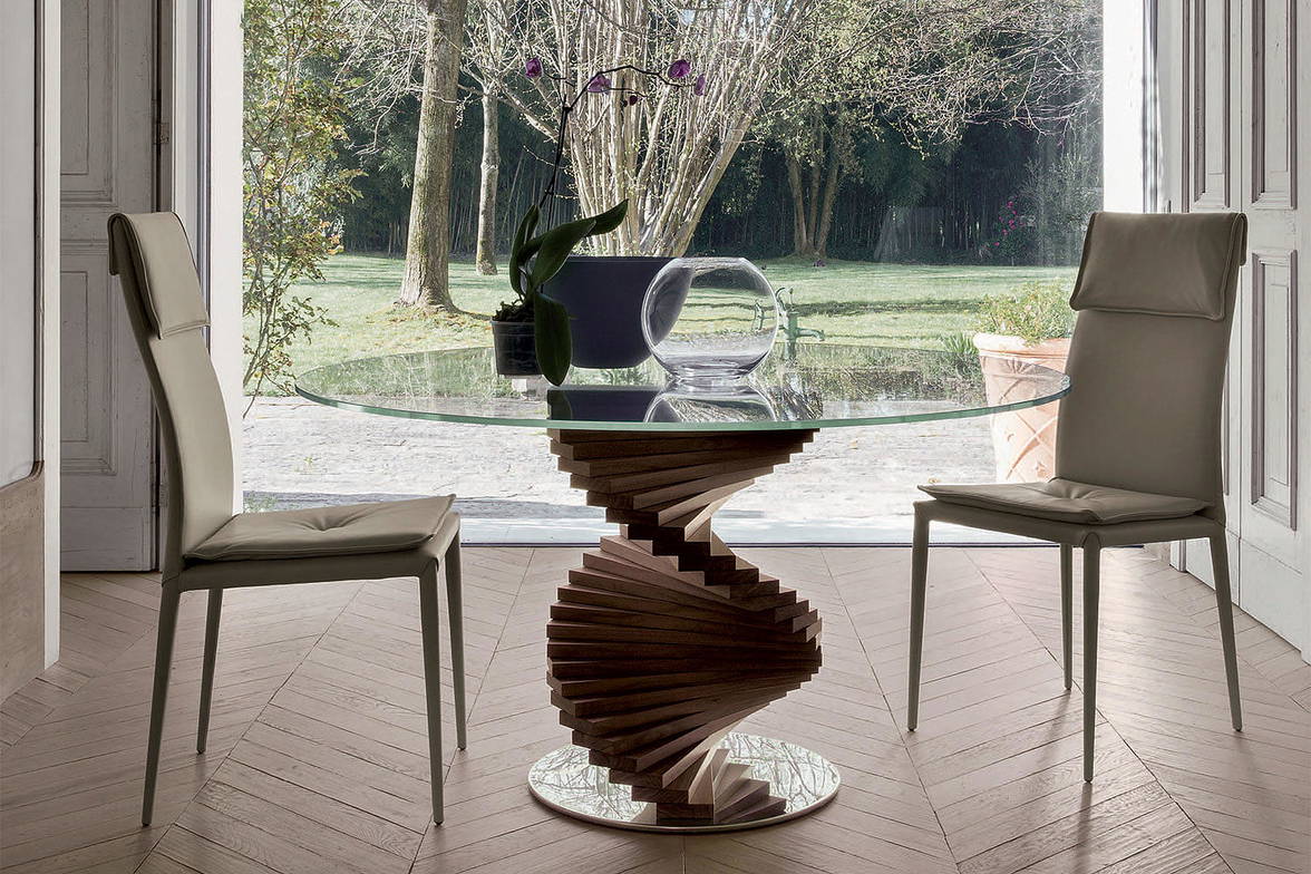 Firenze dining table with Adria chairs by Tonin Casa Firenze dining table with Adria chairs by Tonin Casa