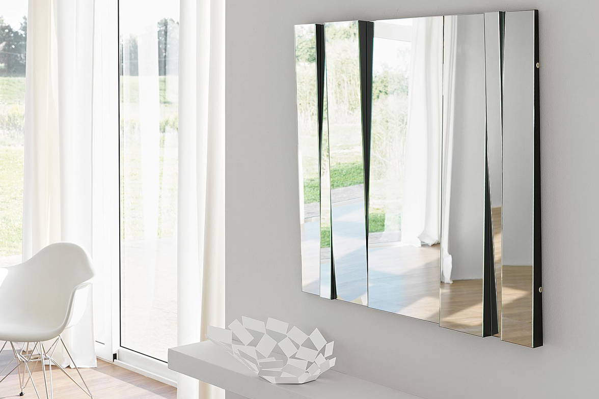Fittipaldi wall mirror by Tonelli
Fittipaldi wall mirror by Tonelli
