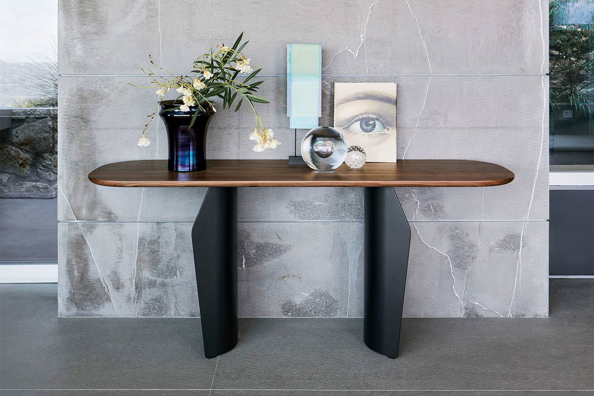 The Flame console table by Gino Carollo for Bonaldo. The Flame console table by Gino Carollo for Bonaldo.