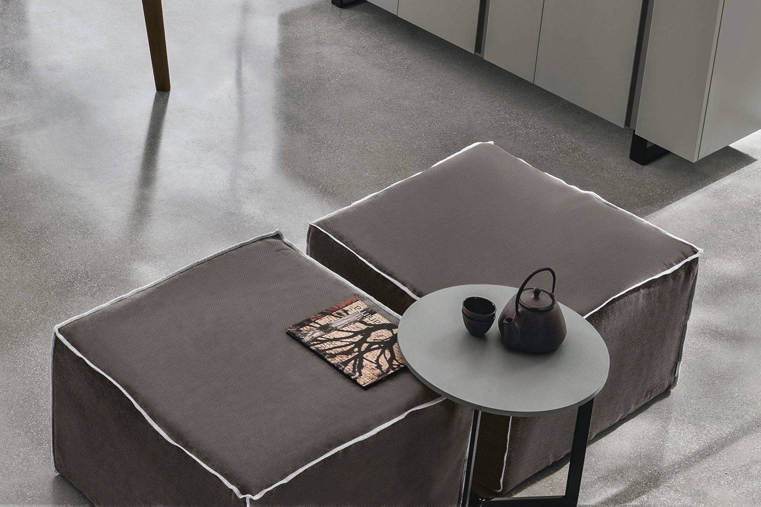 Tomasella Flower Ottoman - Thumbnail 2