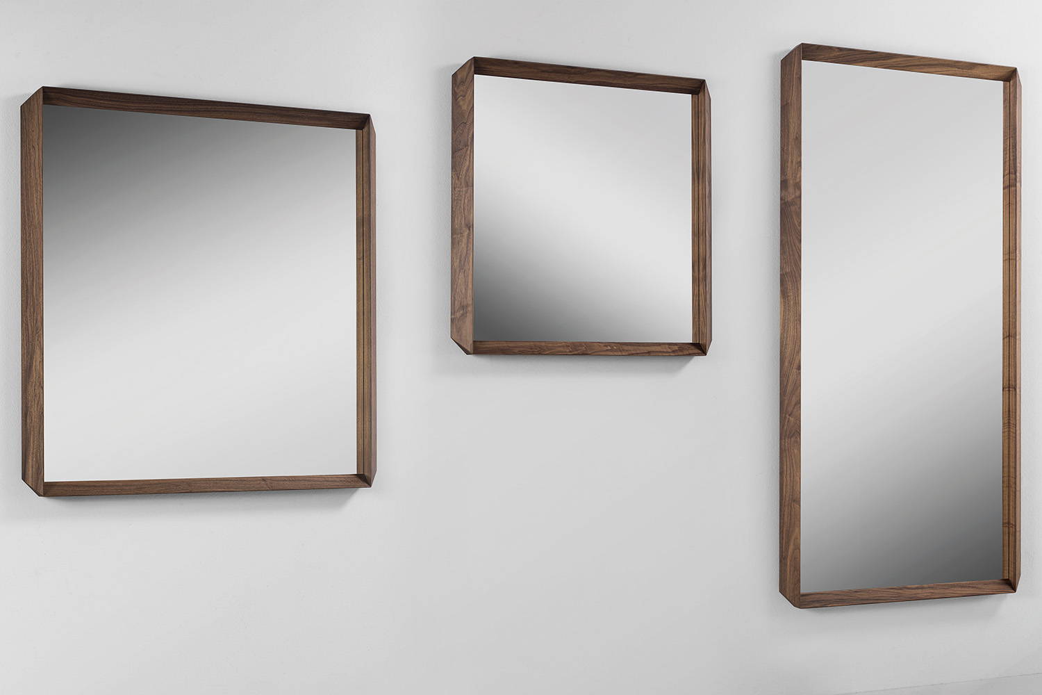 FortyFive Mirror by Porada | room service 360°