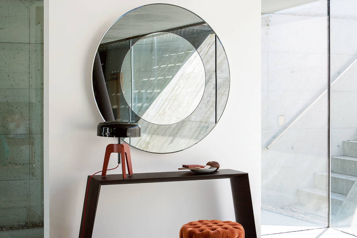 Forvanity mirror fixed above Asya console table with Pileo Bassa table lamp and Alcide pouf by Porada Forvanity mirror fixed above Asya console table with Pileo Bassa table lamp and Alcide pouf by Porada