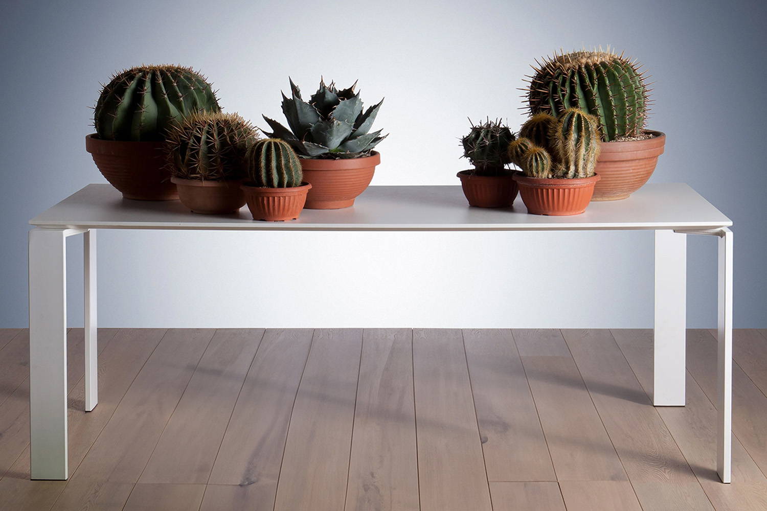 Four Dining Table by Kartell | room service 360°